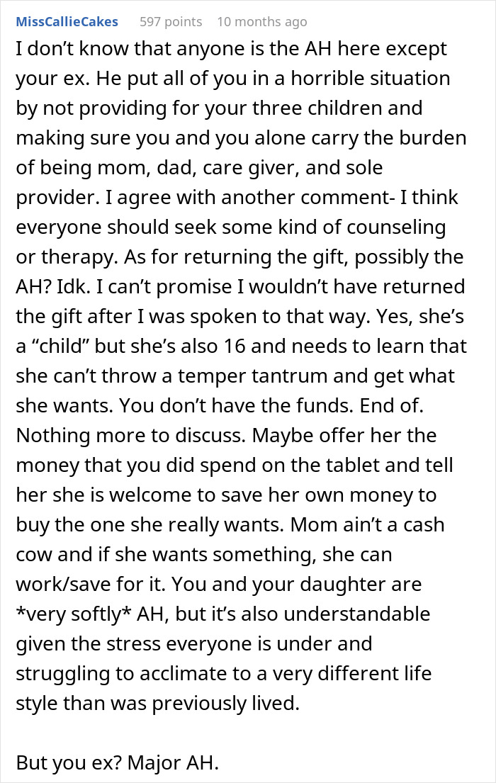 16 Y.O. In Tears After Single Mom Gets Her The Wrong Christmas Gift, Adds Insult To Injury 16 Y.O. In Tears After Single Mom Gets Her The Wrong Christmas Gift, Adds Insult To Injury
