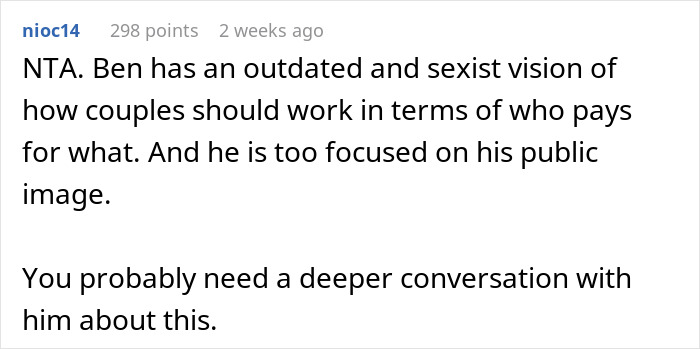 Woman Refuses To Let BF Pretend He Paid For Dinner To 'Save Face', Asks If She Was Wrong Woman Refuses To Let BF Pretend He Paid For Dinner To 'Save Face', Asks If She Was Wrong