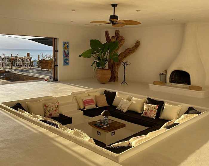 Spacious conversation pit with a lot of natural light