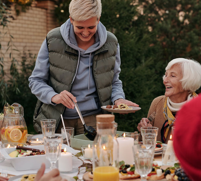 Man Breaks Wife’s Kitchen Rules To Include Mom’s Favorite Meal In Celebration, Family Drama Ensues