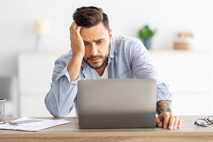 “I Was Offline For 8 God Damn Minutes”: Remote Worker Calls Out Micromanaging Boss “I Was Offline For 8 God Damn Minutes”: Remote Worker Calls Out Micromanaging Boss