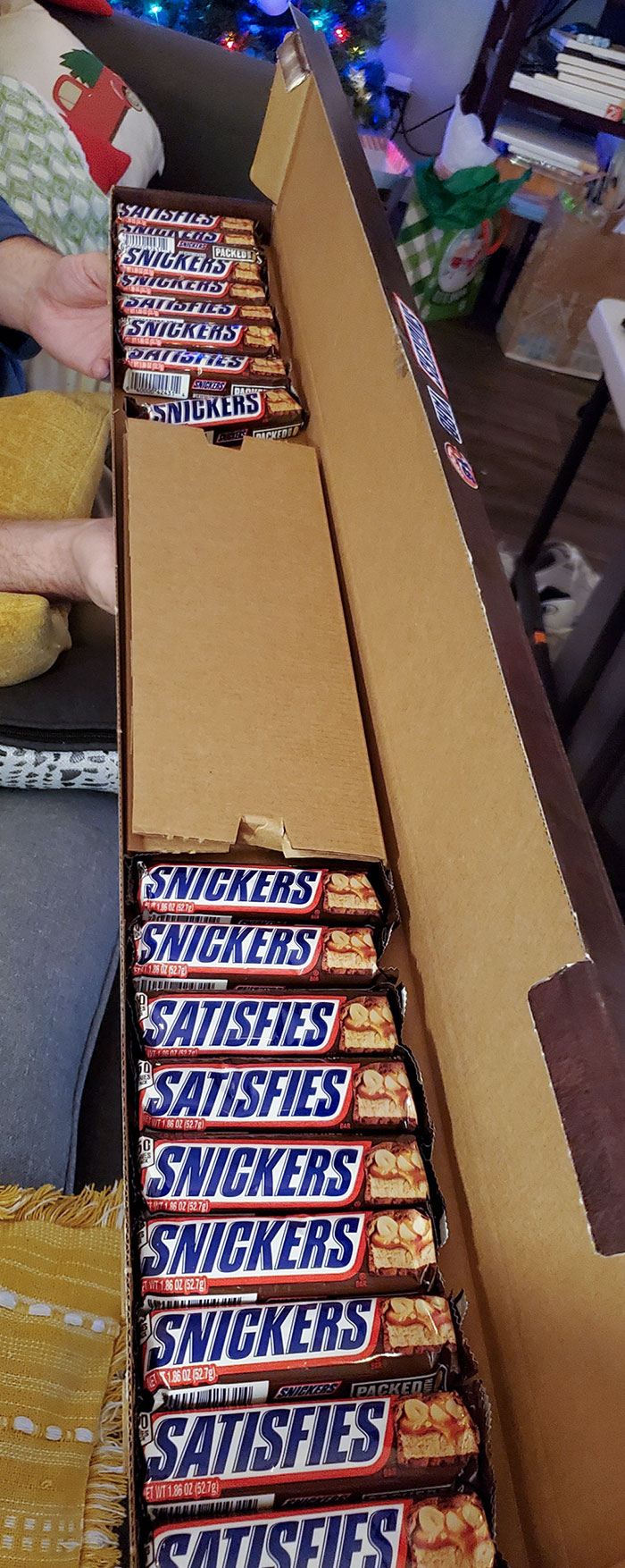 Te venden una "yarda" de snickers y vienen así. Son 18 en total