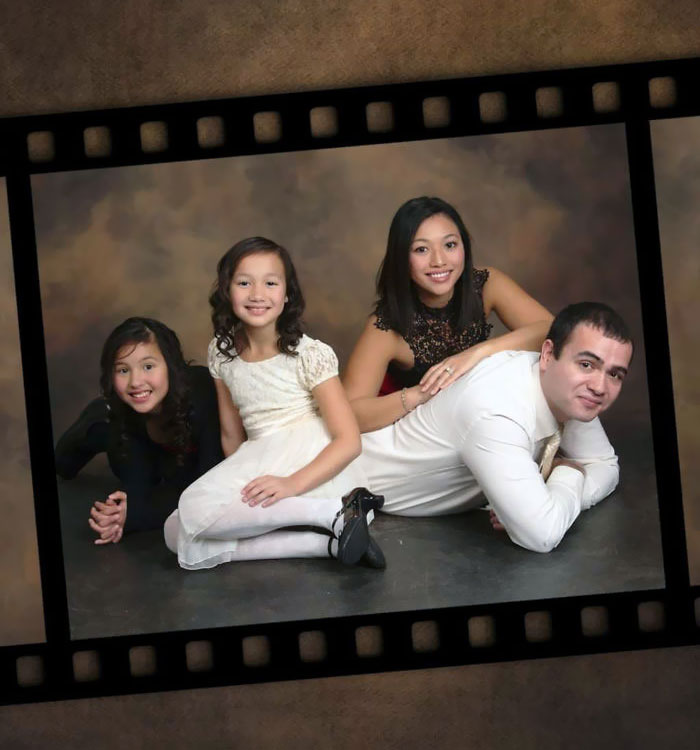 Sometimes Matching Your Clothes During The Family Photo Shoot Isn't The Best Idea