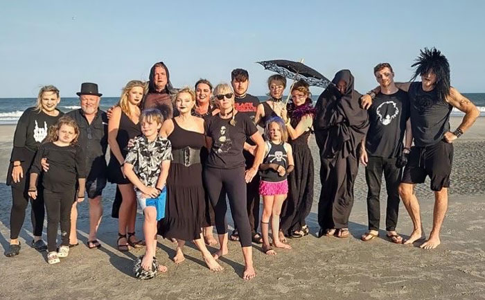 Instead Of The Usual Beach Attire, My Family Did Our Portrait As Goths This Year