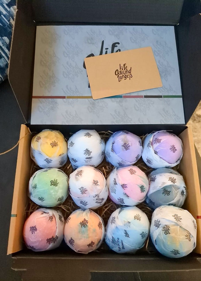Bath Bombs Gift Set: 12 delightful lathers individually wrapped for every mood - because every queen deserves a royal soak!