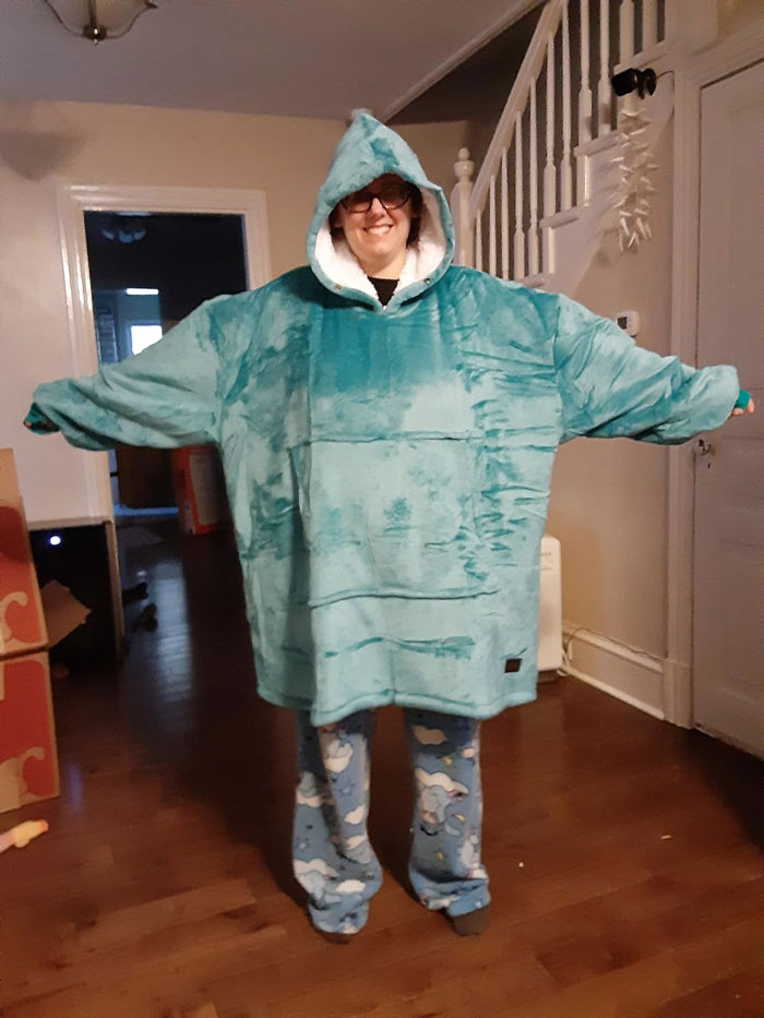 Oversized Blanket Hoodie: The perfect blend of style, functionality, and comfort, making it an unbeatable gift for your girlfriend - to love, cherish, and (most importantly) snuggle!