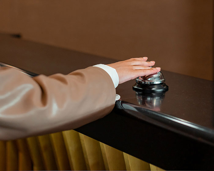 Guests Think They Can Outsmart Their Hotel, Are Shocked To See Their Bags Packed At The Front Desk Guests Think They Can Outsmart Their Hotel, Are Shocked To See Their Bags Packed At The Front Desk