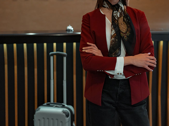 Guests Think They Can Outsmart Their Hotel, Are Shocked To See Their Bags Packed At The Front Desk Guests Think They Can Outsmart Their Hotel, Are Shocked To See Their Bags Packed At The Front Desk