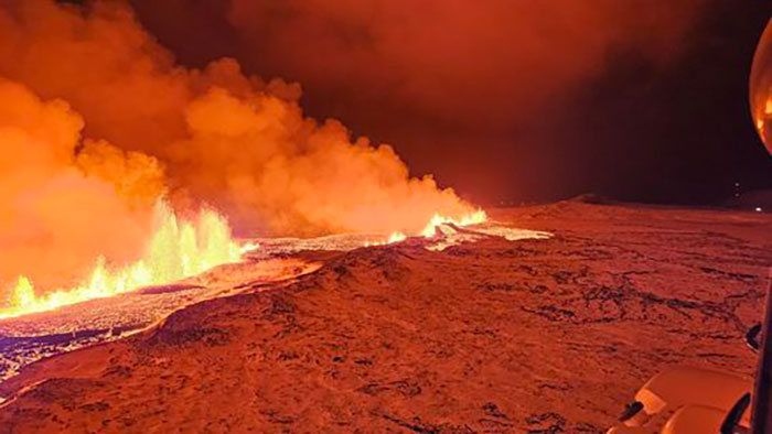 Thrill-Seekers Disregard Warnings, Flock to Iceland’s Erupting Volcano Site