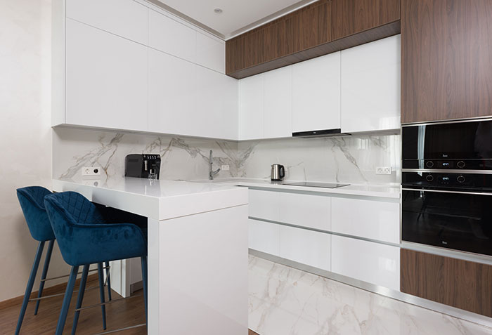 Bright and calm-colored modern kitchen 