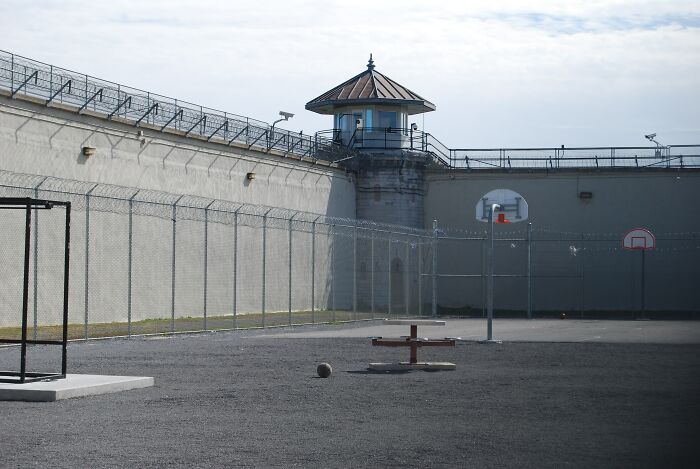 Person Asks About Prison Things That People Outside Wouldn’t Get, 30 Former Inmates Answer