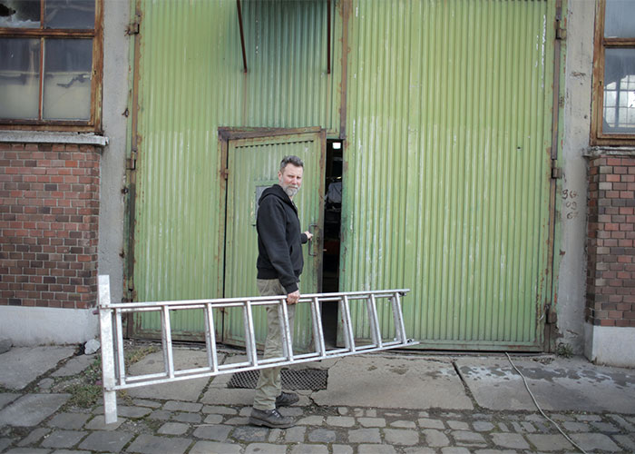 Neighbor Who Thinks He Owns The Street Starts Insulting The Wrong Man's Mother And Soon Regrets It Neighbor Who Thinks He Owns The Street Starts Insulting The Wrong Man's Mother And Soon Regrets It