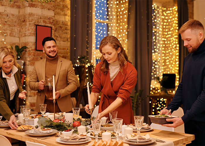Couple Spends 5 Days Cleaning Up After Christmas Dinner, Man Refuses To Host Again Couple Spends 5 Days Cleaning Up After Christmas Dinner, Man Refuses To Host Again