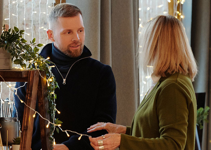 Couple Spends 5 Days Cleaning Up After Christmas Dinner, Man Refuses To Host Again Couple Spends 5 Days Cleaning Up After Christmas Dinner, Man Refuses To Host Again