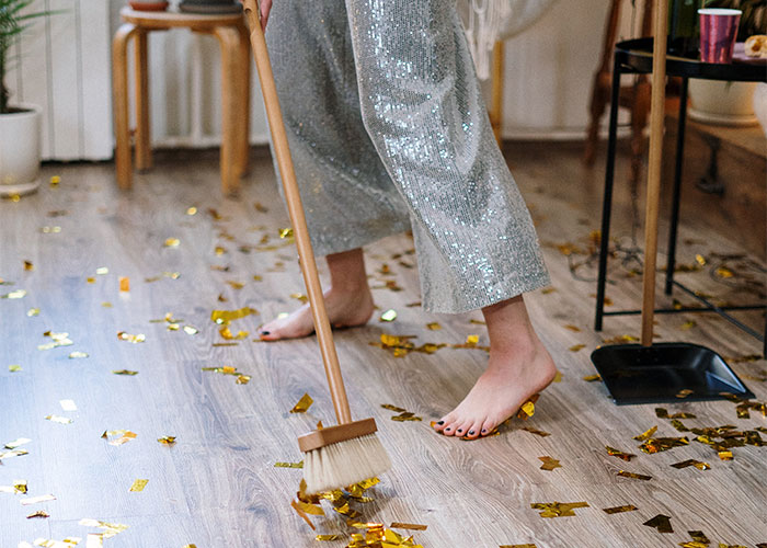 Couple Spends 5 Days Cleaning Up After Christmas Dinner, Man Refuses To Host Again Couple Spends 5 Days Cleaning Up After Christmas Dinner, Man Refuses To Host Again