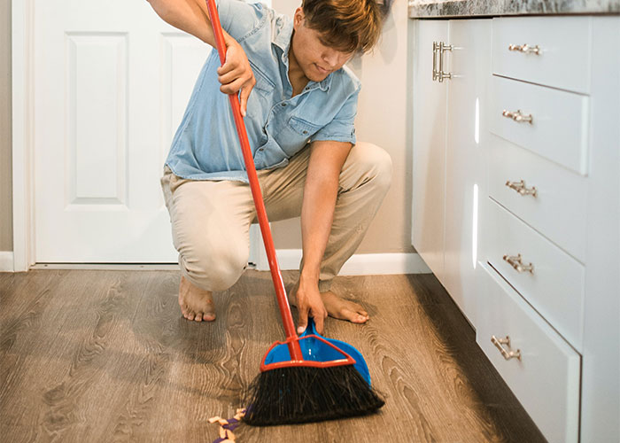 Couple Spends 5 Days Cleaning Up After Christmas Dinner, Man Refuses To Host Again Couple Spends 5 Days Cleaning Up After Christmas Dinner, Man Refuses To Host Again