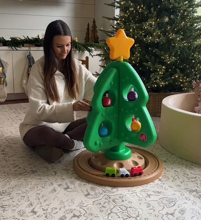 'Beige' Mom Shares She Repainted Her Toddler's Christmas Tree, Gets Roasted In The Comments 'Beige' Mom Shares She Repainted Her Toddler's Christmas Tree, Gets Roasted In The Comments
