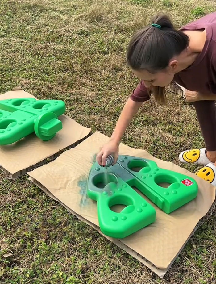 'Beige' Mom Shares She Repainted Her Toddler's Christmas Tree, Gets Roasted In The Comments 'Beige' Mom Shares She Repainted Her Toddler's Christmas Tree, Gets Roasted In The Comments