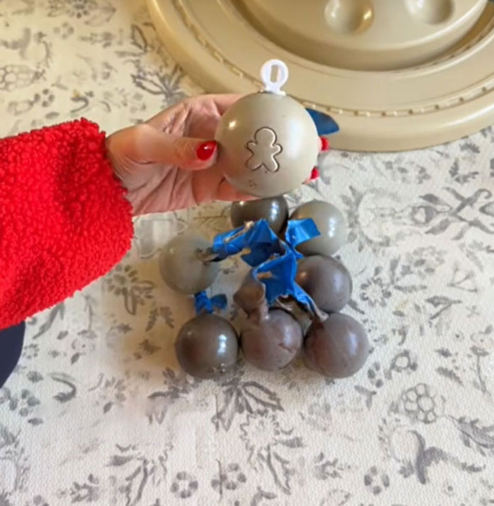 'Beige' Mom Shares She Repainted Her Toddler's Christmas Tree, Gets Roasted In The Comments 'Beige' Mom Shares She Repainted Her Toddler's Christmas Tree, Gets Roasted In The Comments