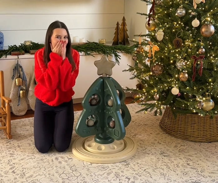 'Beige' Mom Shares She Repainted Her Toddler's Christmas Tree, Gets Roasted In The Comments 'Beige' Mom Shares She Repainted Her Toddler's Christmas Tree, Gets Roasted In The Comments