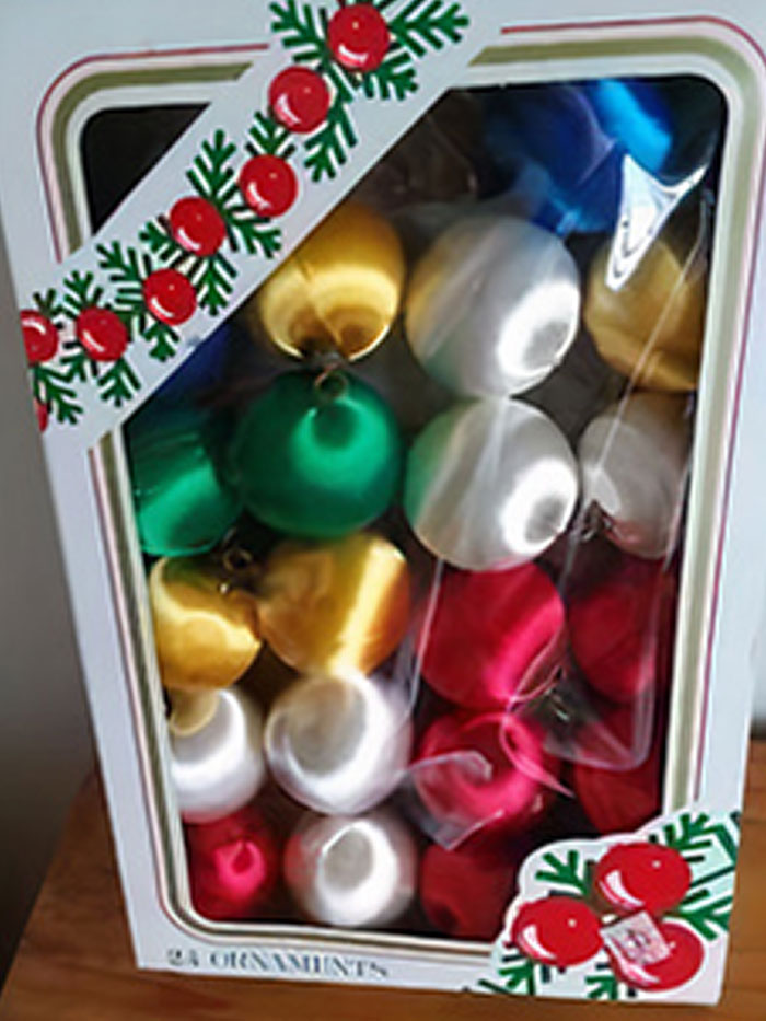 These Satin Thread Christmas Ball Ornaments