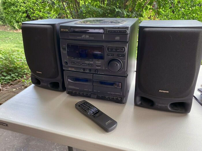 Every Parents' Regrettable Christmas Present: A Loud Aiwa Multi-CD Player Shelf System