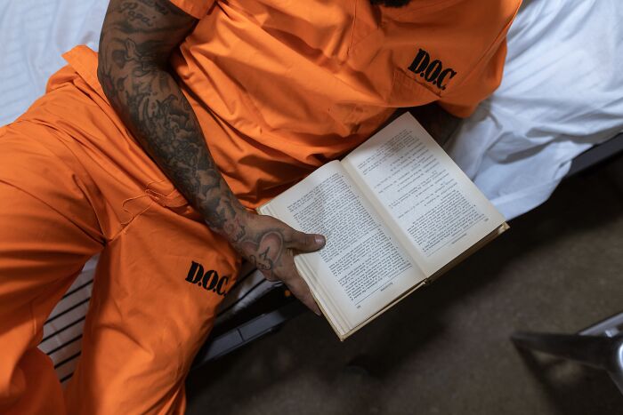 Person Asks About Prison Things That People Outside Wouldn’t Get, 30 Former Inmates Answer