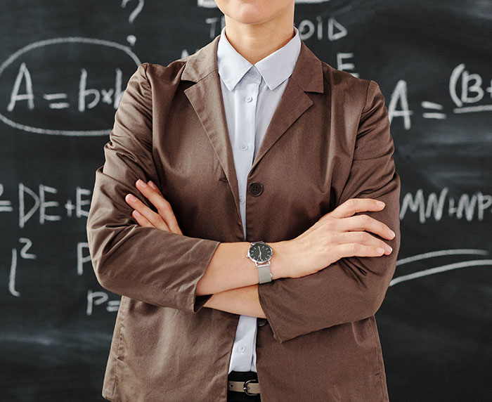 Teacher Makes A DIY Chair From A Car Seat But Principal Replaces It With A Cheap One, Regrets It Teacher Makes A DIY Chair From A Car Seat But Principal Replaces It With A Cheap One, Regrets It