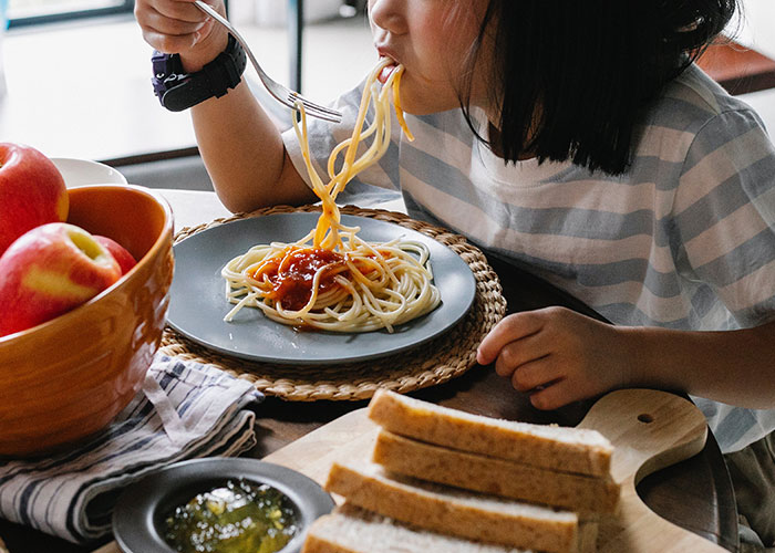 Dad Shares His Secret To Get Kids To Eat Everything, Internet Has Mixed Opinions