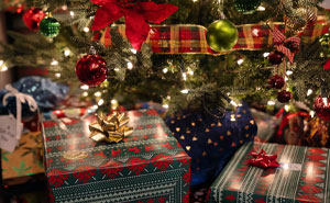 Men Take Back $100-Worth Of Gifts After Overhearing Homophobic Jokes, Family Goes Berserk