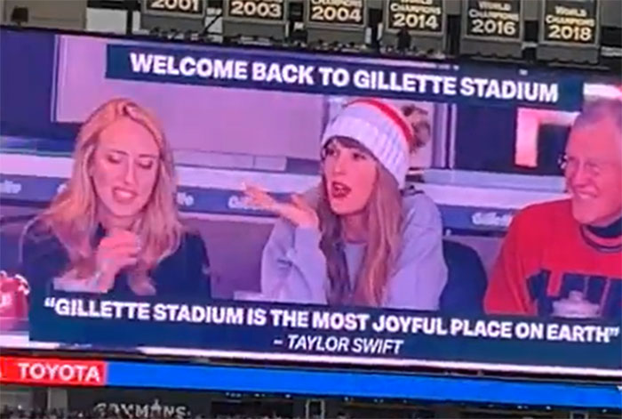 Taylor Swift Perfectly Responds After Getting Booed Loudly At Chiefs Game Taylor Swift Perfectly Responds After Getting Booed Loudly At Chiefs Game