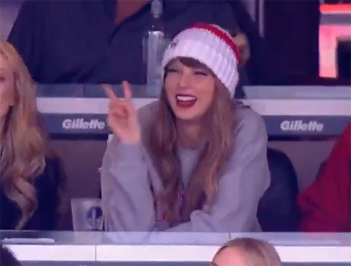 Taylor Swift Perfectly Responds After Getting Booed Loudly At Chiefs Game Taylor Swift Perfectly Responds After Getting Booed Loudly At Chiefs Game