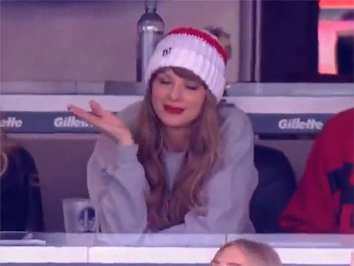 Taylor Swift Perfectly Responds After Getting Booed Loudly At Chiefs Game Taylor Swift Perfectly Responds After Getting Booed Loudly At Chiefs Game