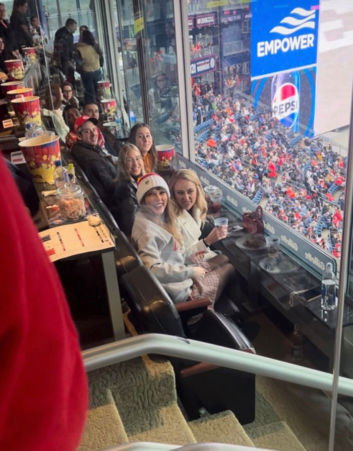 Taylor Swift Perfectly Responds After Getting Booed Loudly At Chiefs Game Taylor Swift Perfectly Responds After Getting Booed Loudly At Chiefs Game