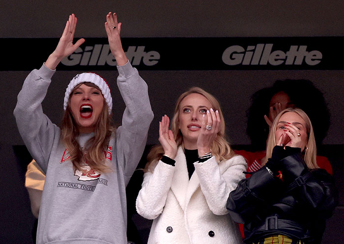 Taylor Swift Perfectly Responds After Getting Booed Loudly At Chiefs Game Taylor Swift Perfectly Responds After Getting Booed Loudly At Chiefs Game