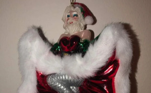 Hey Pandas, Share Your Weirdest Holiday Decorations