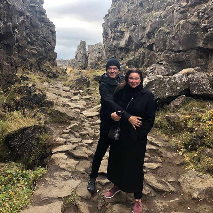 Anonymous Troll’s Viral Post Body-Shaming Pierce Brosnan's Wife Completely Backfires Anonymous Troll’s Viral Post Body-Shaming Pierce Brosnan's Wife Completely Backfires