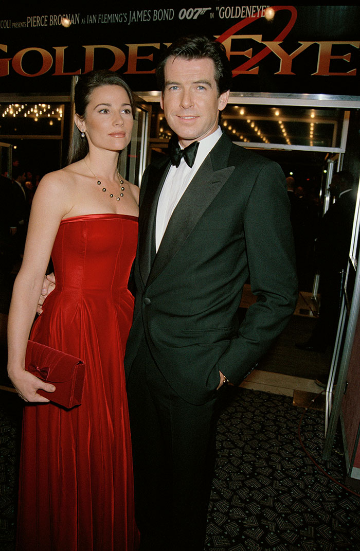 Anonymous Troll’s Viral Post Body-Shaming Pierce Brosnan's Wife Completely Backfires Anonymous Troll’s Viral Post Body-Shaming Pierce Brosnan's Wife Completely Backfires