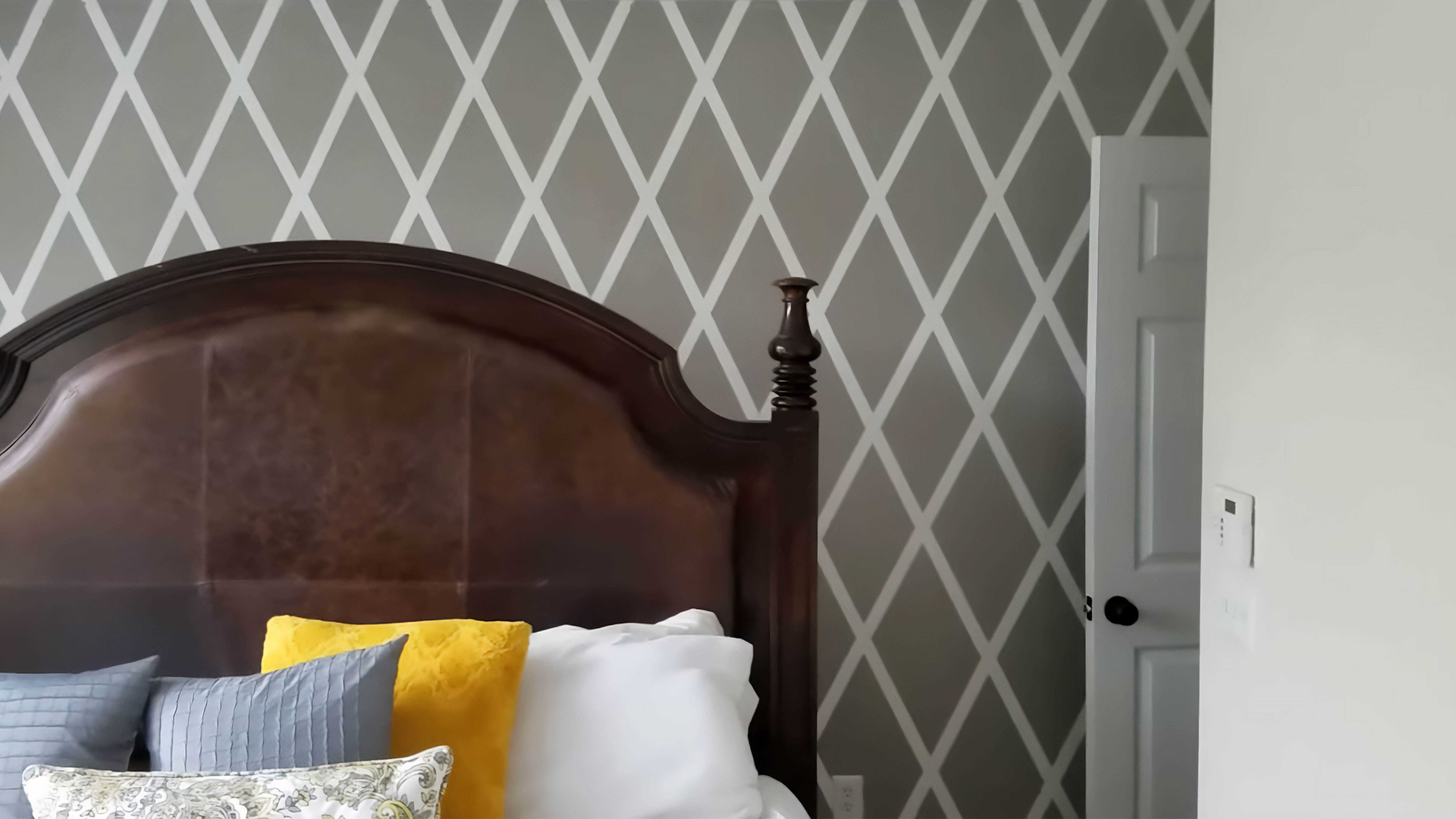 Diamonds pattern wall for bedroom.