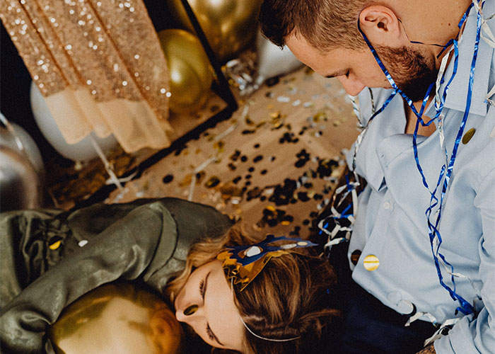 “Did That Really Just Happen?”: 35 Scandalous Workplace Christmas Parties That Are Hard To Forget