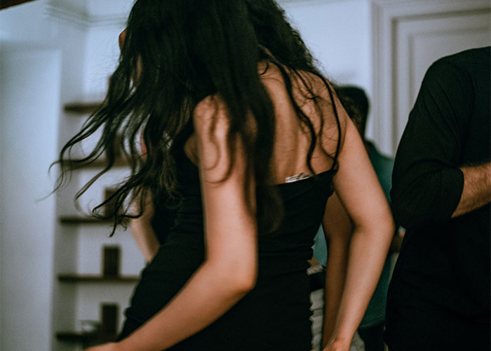 “Did That Really Just Happen?”: 35 Scandalous Workplace Christmas Parties That Are Hard To Forget