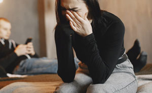 “Kick Him To The Curb”: The Internet Reacts After Man’s Horrendous Christmas Gift Makes GF Cry