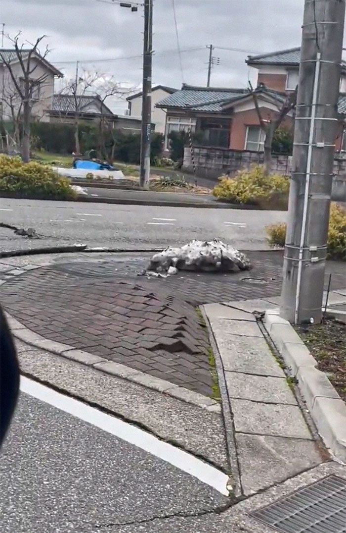 Street “Liquefaction” Stuns People As Japanese Hospital Worker Films Terrifying Earthquake