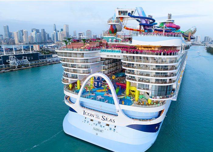 “Icon Of The Seas Is Crazy”: The World’s Largest Cruise Ship Leaves People Flabbergasted “Icon Of The Seas Is Crazy”: The World’s Largest Cruise Ship Leaves People Flabbergasted