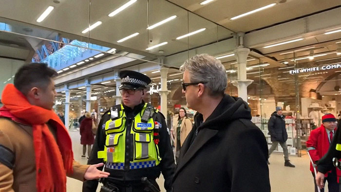 Chinese Tourists Threaten London Pianist With “Legal Action” If He Continues To Film At Station