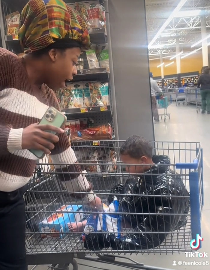 “You’re Crazy”: Shopper Brings Freezing Toddler Wearing Only A Diaper To Walmart