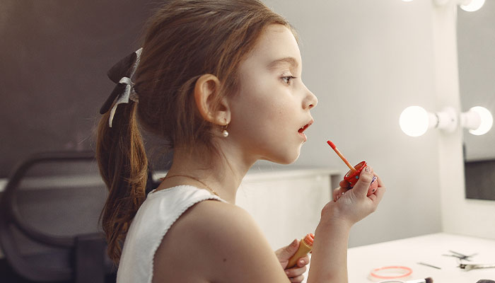 “They Simply Don’t Care”: Employees Are Fed Up With 10-Year-Old “Sephora Kids” “They Simply Don’t Care”: Employees Are Fed Up With 10-Year-Old “Sephora Kids”