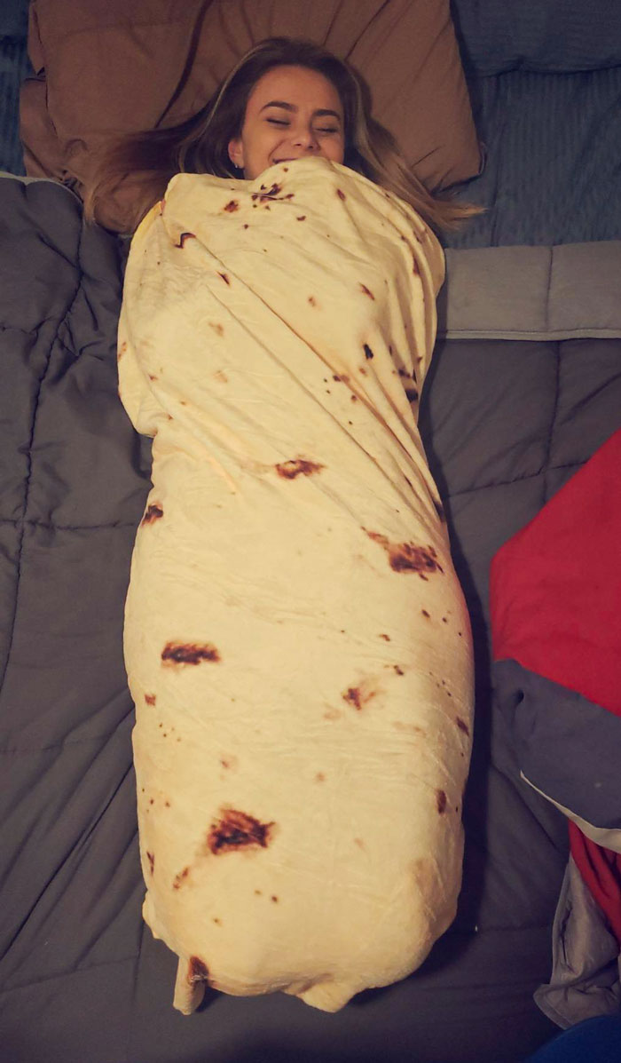 Become A Cozy, Giant Human Tortilla With This Hilariously Realistic Burritos Tortilla Throw Blanket – A Unique Gift To Wrap Up In Love And Laughter!