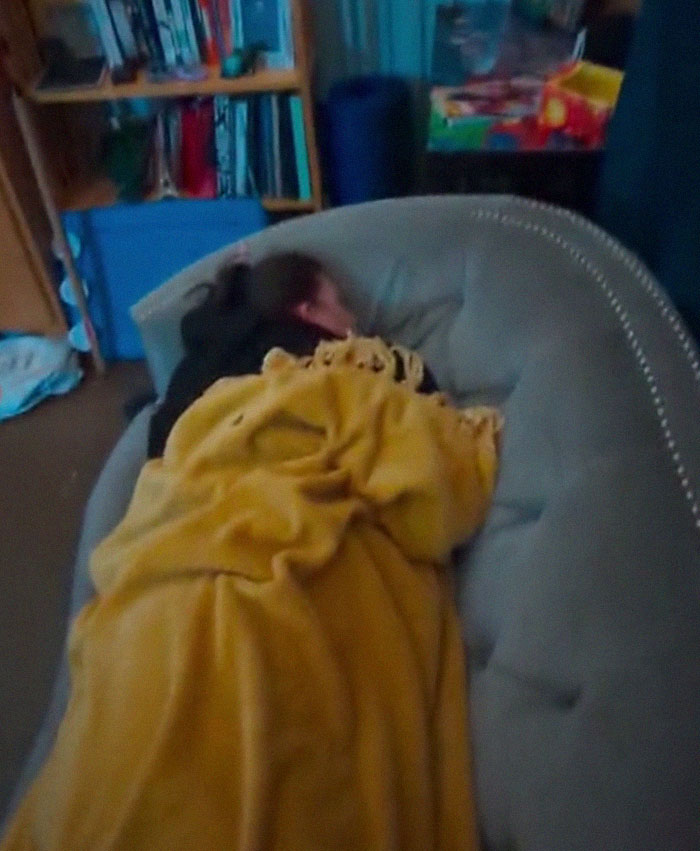 Guy Shares That He Lives In A Storage Unit, Because It's Much Cheaper Than An Apartment Guy Shares That He Lives In A Storage Unit, Because It's Much Cheaper Than An Apartment