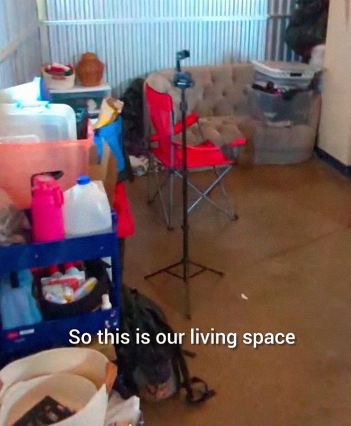 Guy Shares That He Lives In A Storage Unit, Because It's Much Cheaper Than An Apartment Guy Shares That He Lives In A Storage Unit, Because It's Much Cheaper Than An Apartment